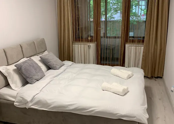 Apartment River House *